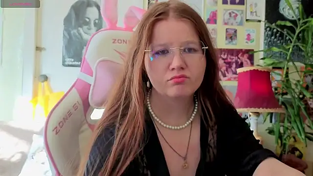 Sienna-Cow online show from 12, 10, 2025