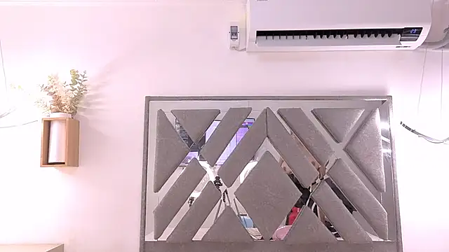 nahomy ryans online show from 11, 11, 2025