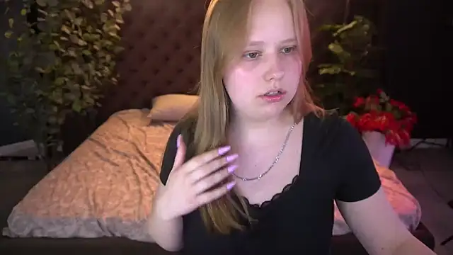 Snapshot of CrystallPaws chatting on 24, 6, 2026 CrystallPaws online show from 24, 6, 2026