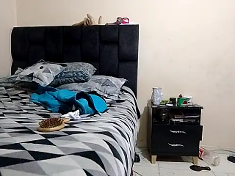 saenzjulieta1 online show from 4, 11, 2025