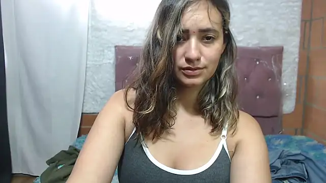 Snapshot of annie_clark2 chatting on 21, 12, 2025 annie clark2 online show from 21, 12, 2025