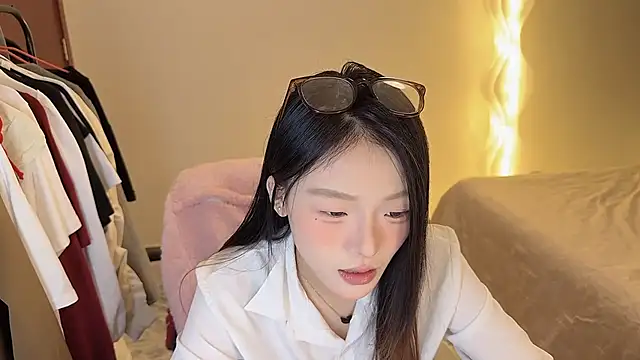 Snapshot of Robin-o3 chatting on 14, 11, 2025 Robin-o3 online show from 14, 11, 2025