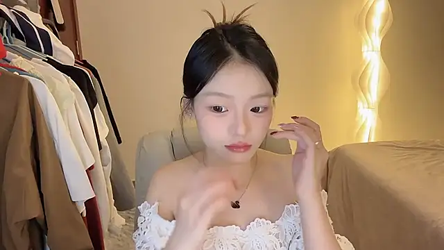 Snapshot of Robin-o3 chatting on 24, 11, 2025 Robin-o3 online show from 24, 11, 2025