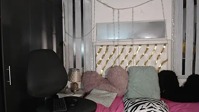 Snapshot of julieta_sweet_ chatting on 3, 10, 2025 julieta sweet  online show from 3, 10, 2025