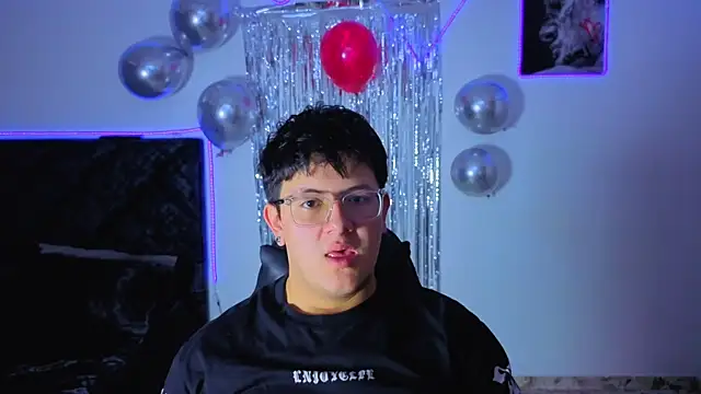 Snapshot of Ryan_Doretti chatting on 17, 11, 2025 Ryan Doretti online show from 17, 11, 2025