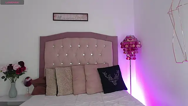 AmelieAndAce online show from 6, 10, 2025