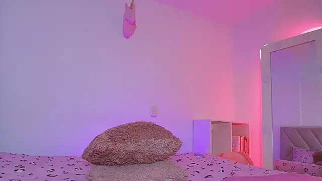 emy colee  online show from 5, 2, 2026