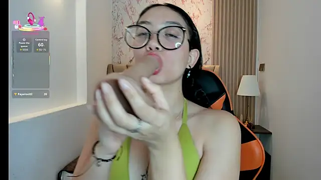 Yuna  Min online show from 23, 9, 2025