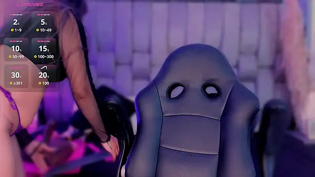 Samarafernandez online show from 5, 10, 2025