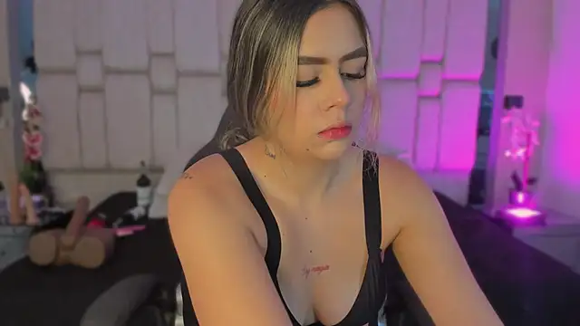 Samarafernandez online show from 16, 10, 2025