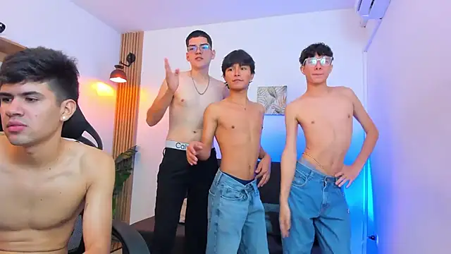 Snapshot of Bad_BoysW chatting on 4, 11, 2025 Bad BoysW online show from 4, 11, 2025