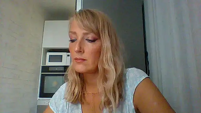 Snapshot of Vexxaa chatting on 10, 9, 2025 Vexxaa online show from 10, 9, 2025