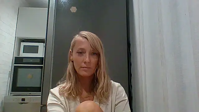 Snapshot of Vexxaa chatting on 12, 9, 2025 Vexxaa online show from 12, 9, 2025