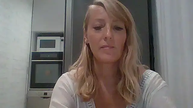 Snapshot of Vexxaa chatting on 4, 10, 2025 Vexxaa online show from 4, 10, 2025