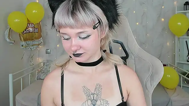 Snapshot of Tori_Cutie chatting on 3, 10, 2025 Tori Cutie online show from 3, 10, 2025