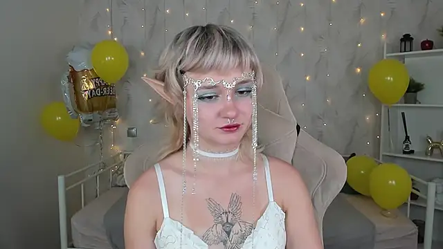 Snapshot of Tori_Cutie chatting on 5, 10, 2025 Tori Cutie online show from 5, 10, 2025