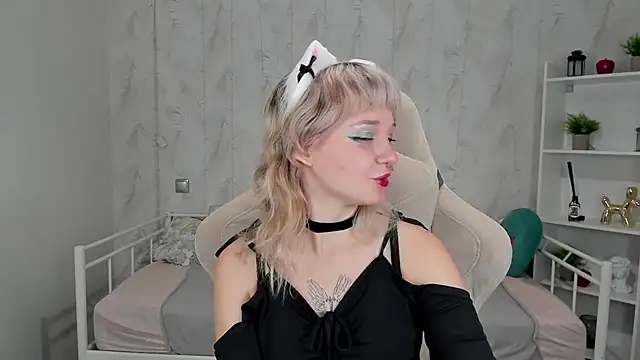 Snapshot of Tori_Cutie chatting on 8, 10, 2025 Tori Cutie online show from 8, 10, 2025