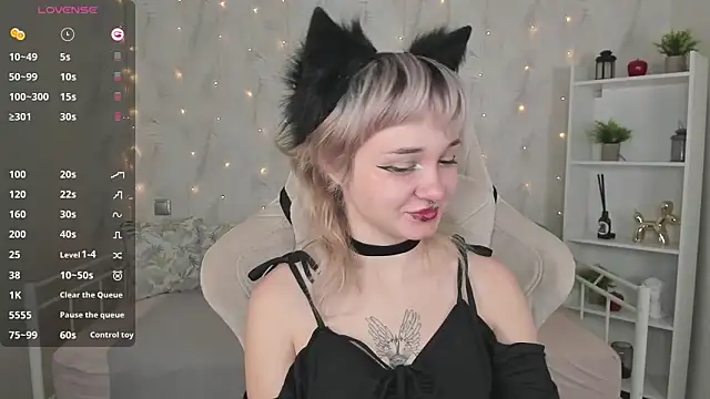 Snapshot of Tori_Cutie chatting on 18, 10, 2025 Tori Cutie online show from 18, 10, 2025