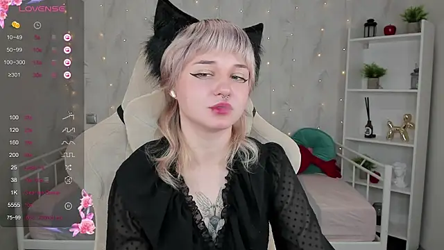 Snapshot of Tori_Cutie chatting on 22, 10, 2025 Tori Cutie online show from 22, 10, 2025