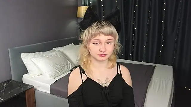 Snapshot of Tori_Cutie chatting on 27, 11, 2025 Tori Cutie online show from 27, 11, 2025