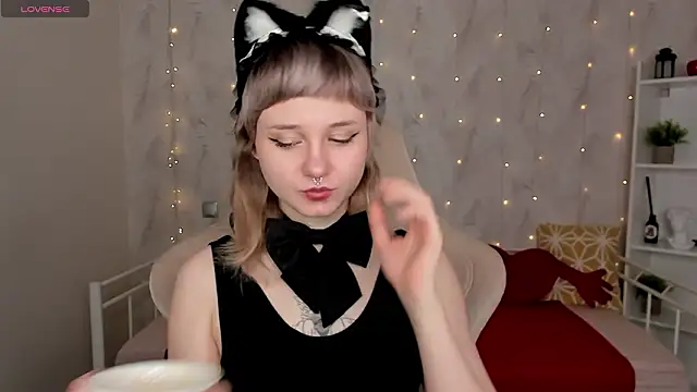 Snapshot of Tori_Cutie chatting on 6, 2, 2026 Tori Cutie online show from 6, 2, 2026