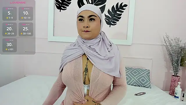 Snapshot of azaharaaa_ chatting on 12, 9, 2025 azaharaaa  online show from 12, 9, 2025