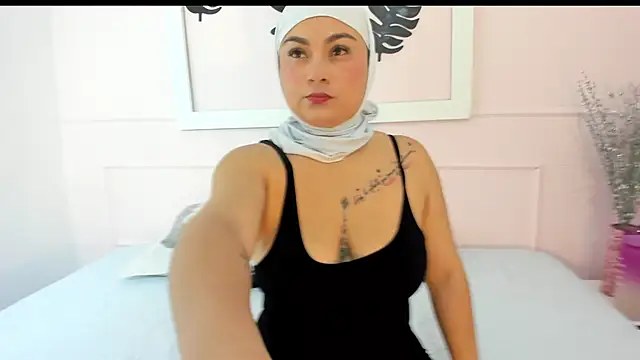 Snapshot of azaharaaa_ chatting on 26, 9, 2025 azaharaaa  online show from 26, 9, 2025