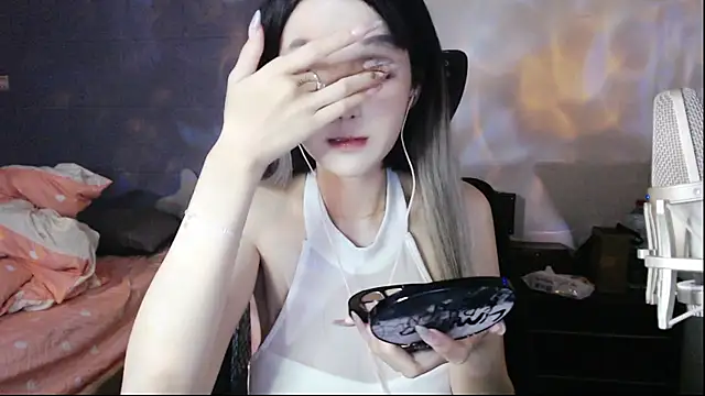 twlilybae online show from 28, 6, 2026