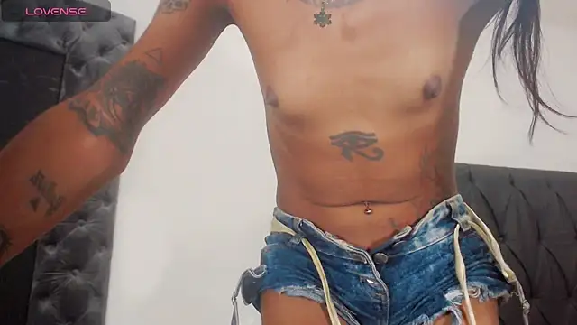 Snapshot of deborahotts chatting on 5, 12, 2025 deborahotts online show from 5, 12, 2025