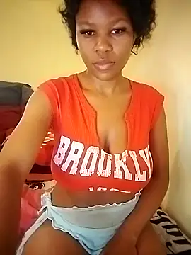 Seductive Yellow Titties online show from 13, 11, 2025