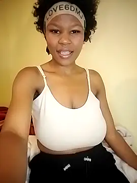 Seductive Yellow Titties online show from 16, 11, 2025