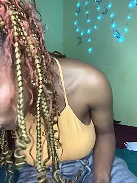 Seductive Yellow Titties online show from 15, 5, 2026