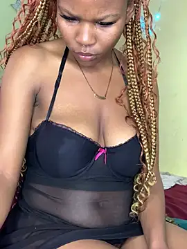 Seductive Yellow Titties online show from 17, 5, 2026