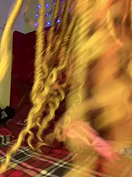 Seductive Yellow Titties online show from 4, 6, 2026