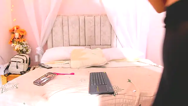 Rachellcooperrr online show from 20, 10, 2025