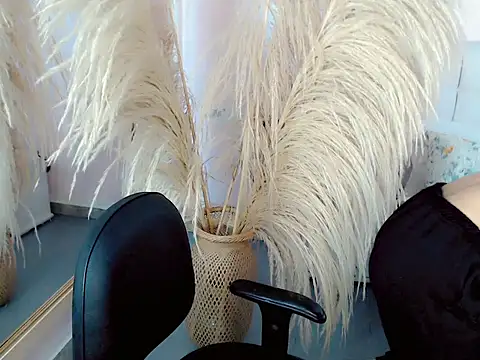 Snapshot of nathalialoes1 chatting on 17, 10, 2025 nathalialoes1 online show from 17, 10, 2025