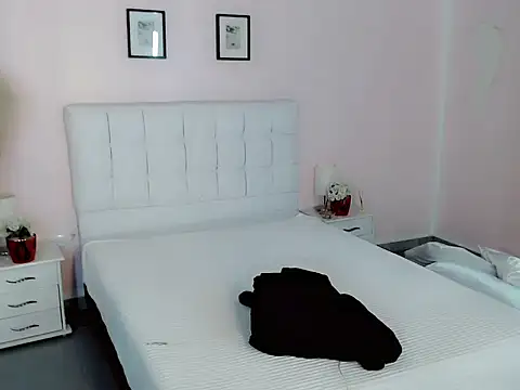 Snapshot of nathalialoes1 chatting on 30, 10, 2025 nathalialoes1 online show from 30, 10, 2025