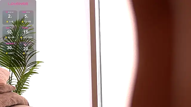 DesiredMia  online show from 23, 9, 2025