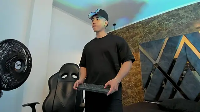 Snapshot of Draven_Marceaux chatting on 6, 3, 2026 Draven Marceaux online show from 6, 3, 2026