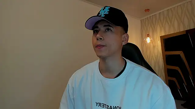 Snapshot of Draven_Marceaux chatting on 8, 3, 2026 Draven Marceaux online show from 8, 3, 2026