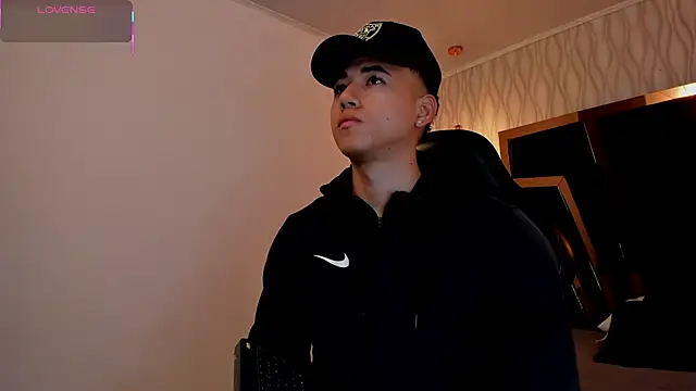 Snapshot of Draven_Marceaux chatting on 14, 3, 2026 Draven Marceaux online show from 14, 3, 2026