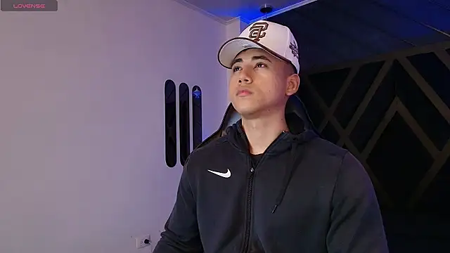 Snapshot of Draven_Marceaux chatting on 26, 3, 2026 Draven Marceaux online show from 26, 3, 2026