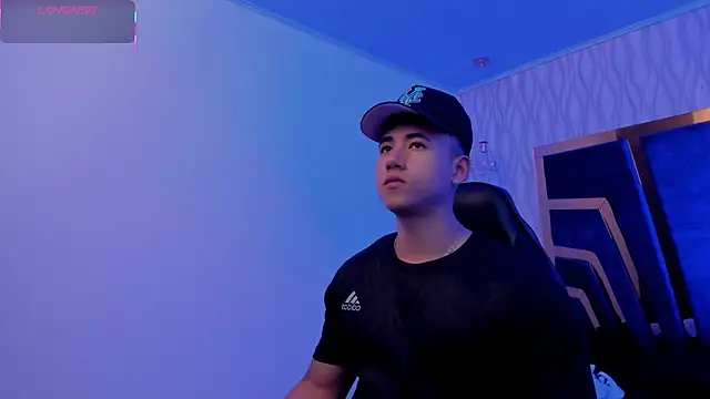 Snapshot of Draven_Marceaux chatting on 5, 4, 2026 Draven Marceaux online show from 5, 4, 2026