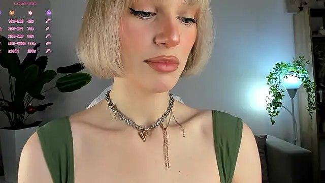 Ice Strawberry online show from 18, 1, 2026