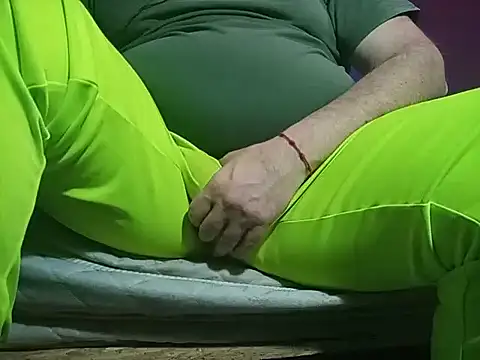 Snapshot of BabyBearMilk chatting on 10, 11, 2025 BabyBearMilk online show from 10, 11, 2025