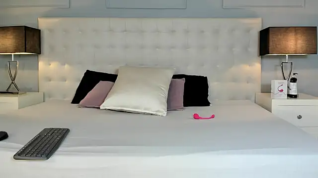 KellyRooss online show from 1, 10, 2025