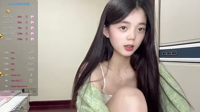 Snapshot of Nicole-13 chatting on 5, 3, 2026 Nicole-13 online show from 5, 3, 2026