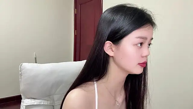 Snapshot of Nicole-13 chatting on 9, 4, 2026 Nicole-13 online show from 9, 4, 2026