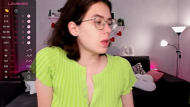 Snapshot of BellaCaress chatting on 11, 9, 2025 BellaCaress online show from 11, 9, 2025