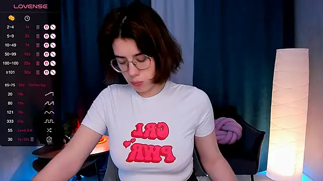 Snapshot of BellaCaress chatting on 23, 11, 2025 BellaCaress online show from 23, 11, 2025